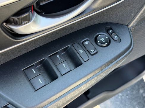 Used 2022 Honda CR-V EX image 12