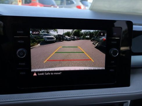 New 2025 Volkswagen Taos SE image 23