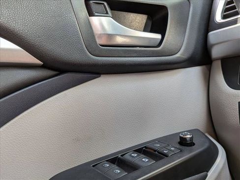 Used 2018 Toyota Highlander XLE AWD/4WD image 4
