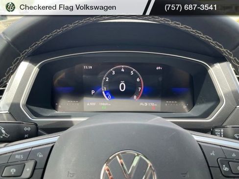 Used 2023 Volkswagen Tiguan SE w/ Panoramic Sunroof Package FWD image 33