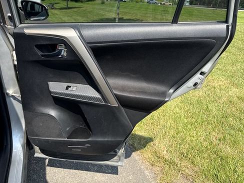 Used 2015 Toyota RAV4 XLE AWD/4WD image 16
