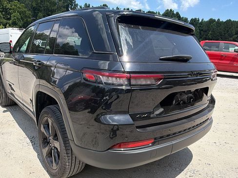 Used 2025 Jeep Grand Cherokee Limited w/ Black Appearance Package AWD/4WD image 10