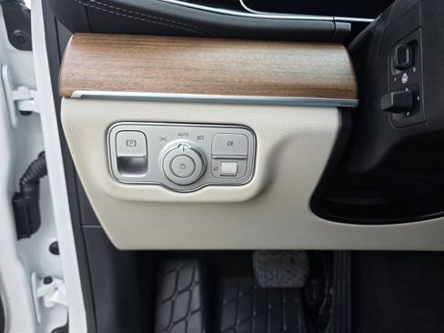 Used 2024 Mercedes-Benz GLS 450 4MATIC image 26