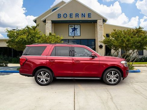 Used 2022 Ford Expedition XLT image 6