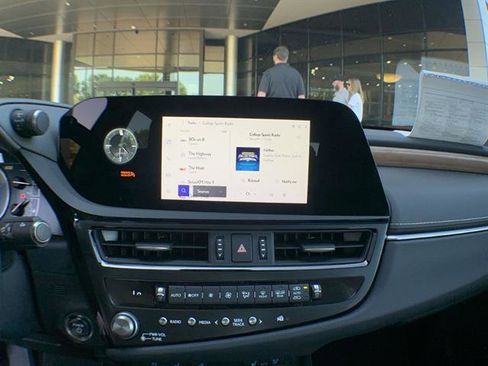 Used 2025 Lexus ES 300h w/ Premium Package image 8