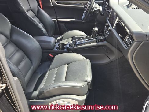 Used 2023 Porsche Macan Turbo AWD/4WD image 17