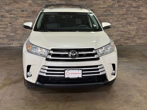Used 2017 Toyota Highlander XLE AWD/4WD image 2