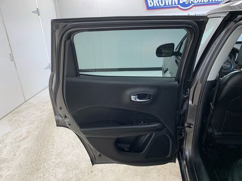 Used 2019 Jeep Compass Latitude image 23