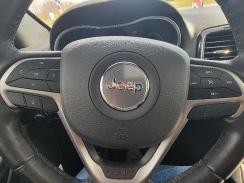 Used 2022 Jeep Grand Cherokee Laredo X image 11