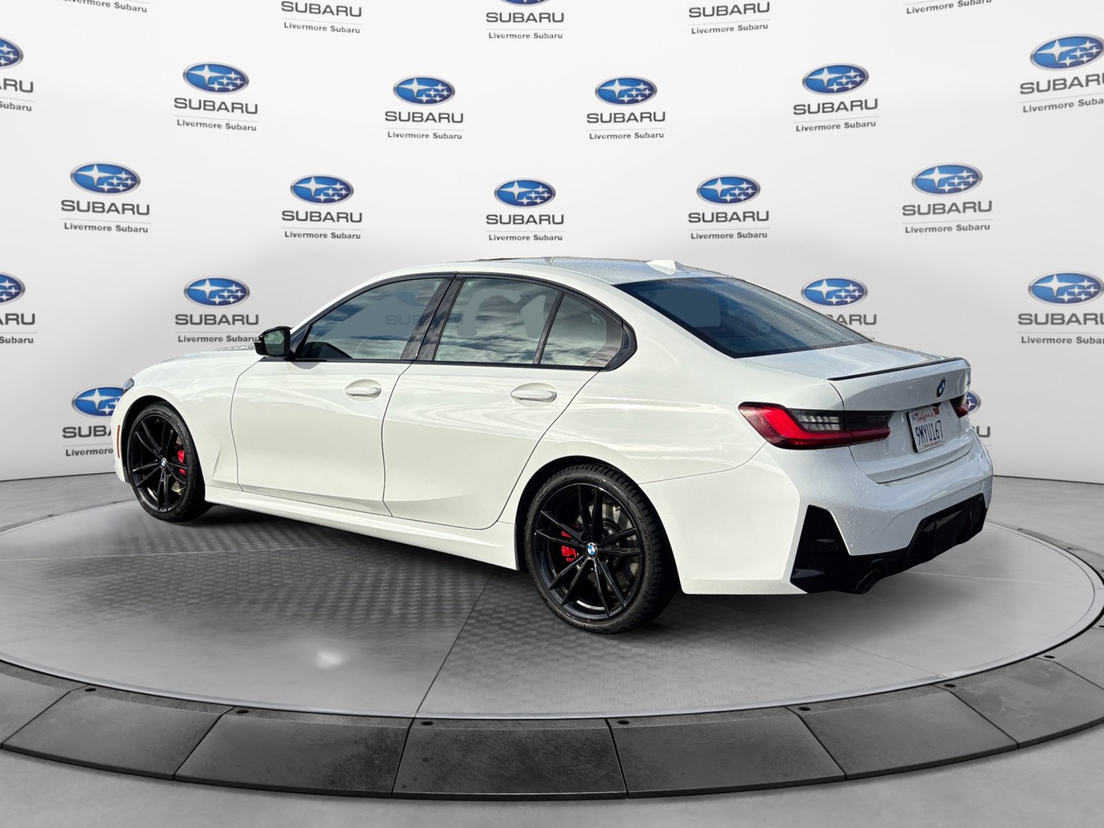 Used 2024 BMW 330i Sedan w/ M Sport Package RWD image 4