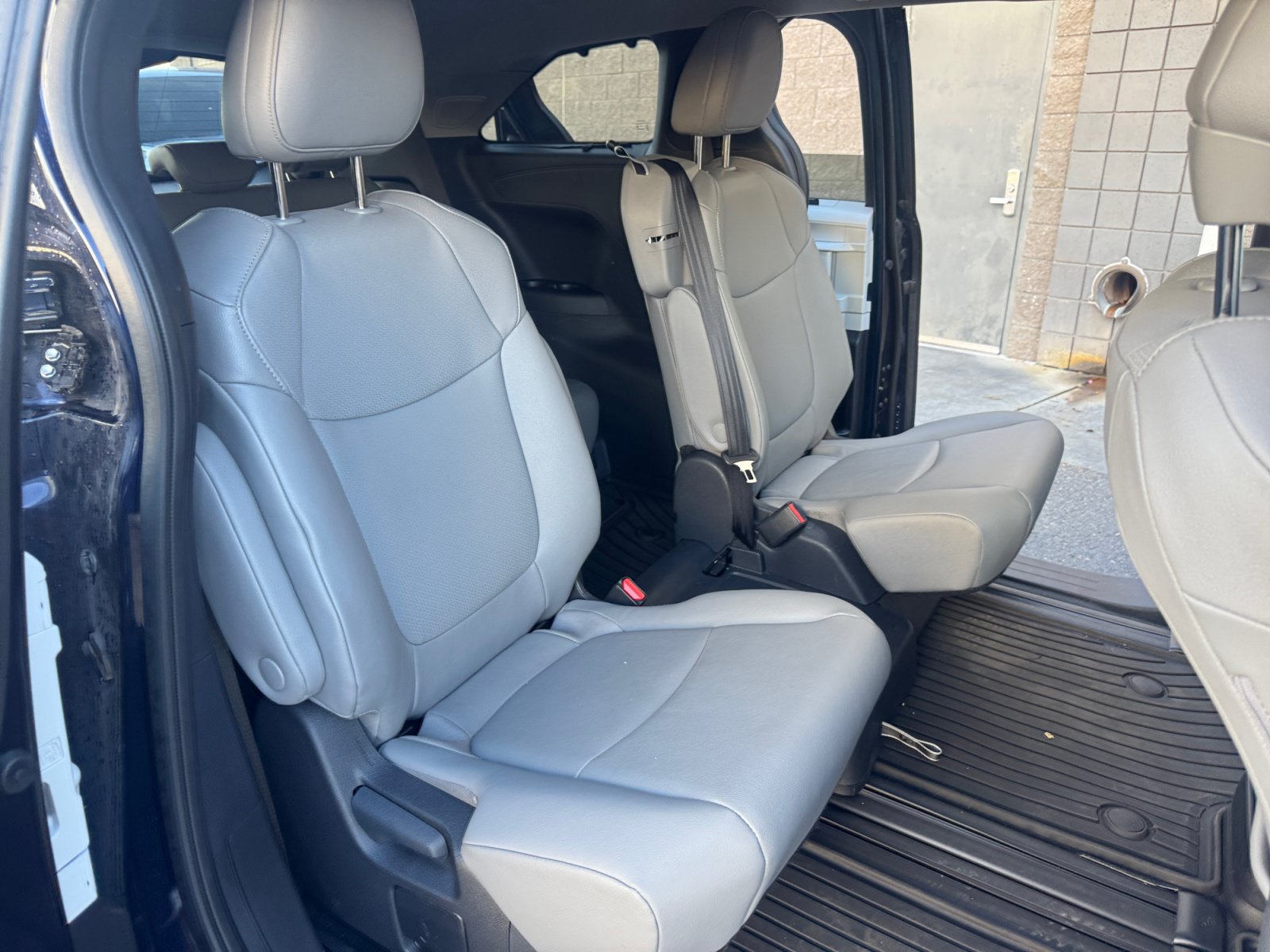 Certified 2026 Toyota Sienna XLE FWD image 18