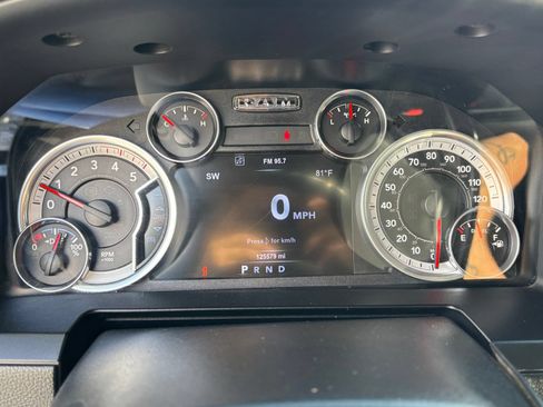 Used 2015 RAM 3500 Laramie w/ Convenience Group AWD/4WD image 16