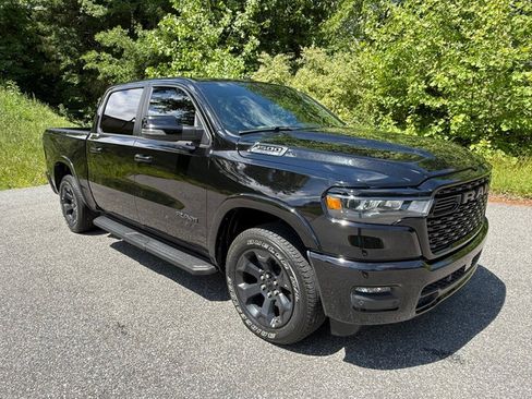 Used 2025 RAM 1500 Big Horn AWD/4WD image 4