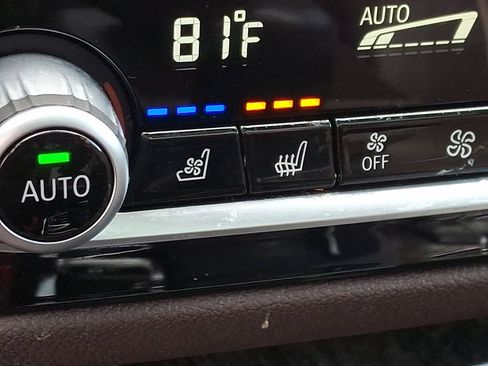 Used 2022 BMW M550i xDrive w/ Premium Package image 25