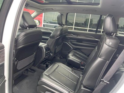 Used 2022 Jeep Grand Cherokee L Limited AWD/4WD image 22