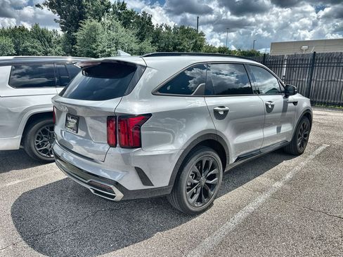 Used 2023 Kia Sorento SX FWD image 5