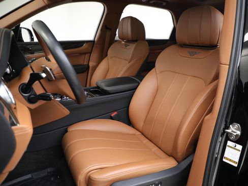 Certified 2018 Bentley Bentayga Onyx Edition image 19