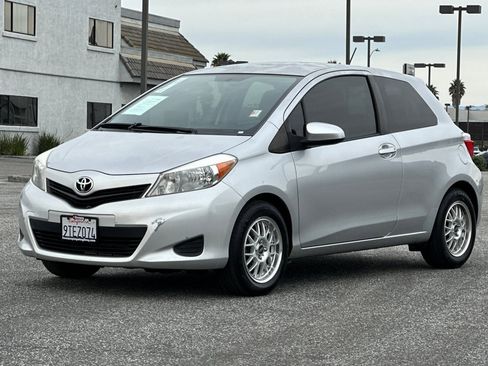 Used 2012 Toyota Yaris L image 9