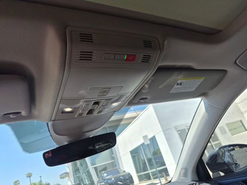 Certified 2024 Volkswagen Taos SE w/ Panoramic Sunroof Package FWD image 22
