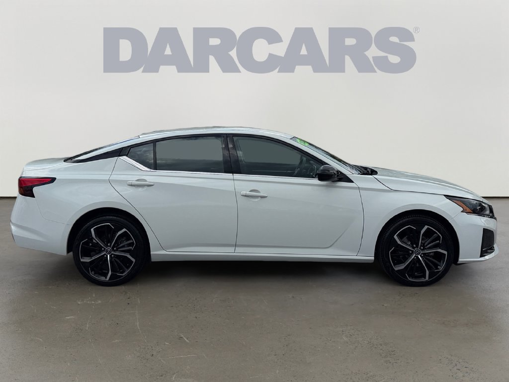 Used 2025 Nissan Altima 2.5 SR AWD/4WD image 8