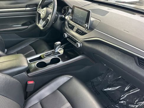 Used 2024 Nissan Altima 2.5 SR FWD image 17