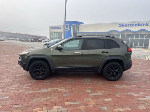 Used 2018 Jeep Cherokee Trailhawk w/ Quick Order Package 27L AWD/4WD image 3