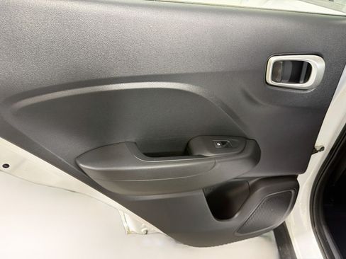 Used 2025 Hyundai Venue SEL FWD image 25