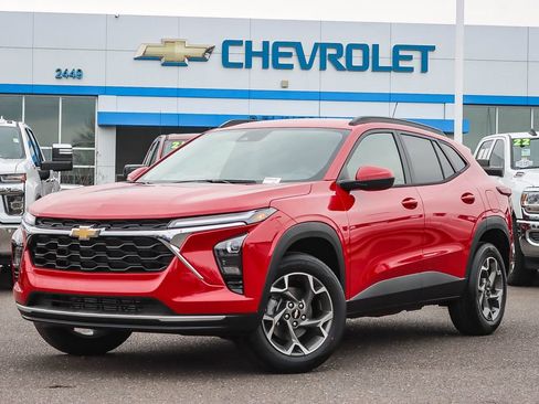 Used 2026 Chevrolet Trax LT w/ Driver Confidence Package FWD image 1