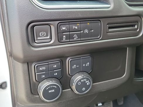 Certified 2023 Chevrolet Suburban Premier image 28