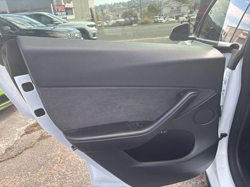 Used 2022 Tesla Model Y Performance image 17