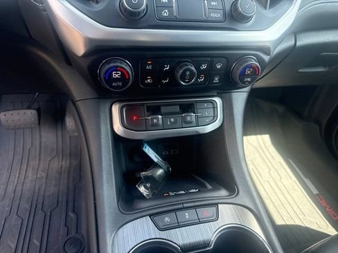 Used 2023 GMC Acadia SLT w/ Preferred Package AWD/4WD image 15