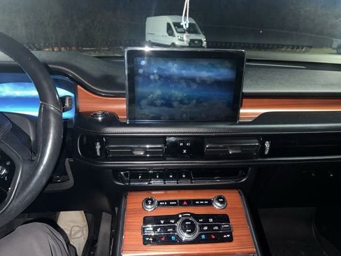 Used 2020 Lincoln Aviator Reserve w/ Equipment Group 201A image 10