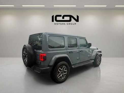 Used 2024 Jeep Wrangler Unlimited Sahara w/ Dual Top Group AWD/4WD image 5