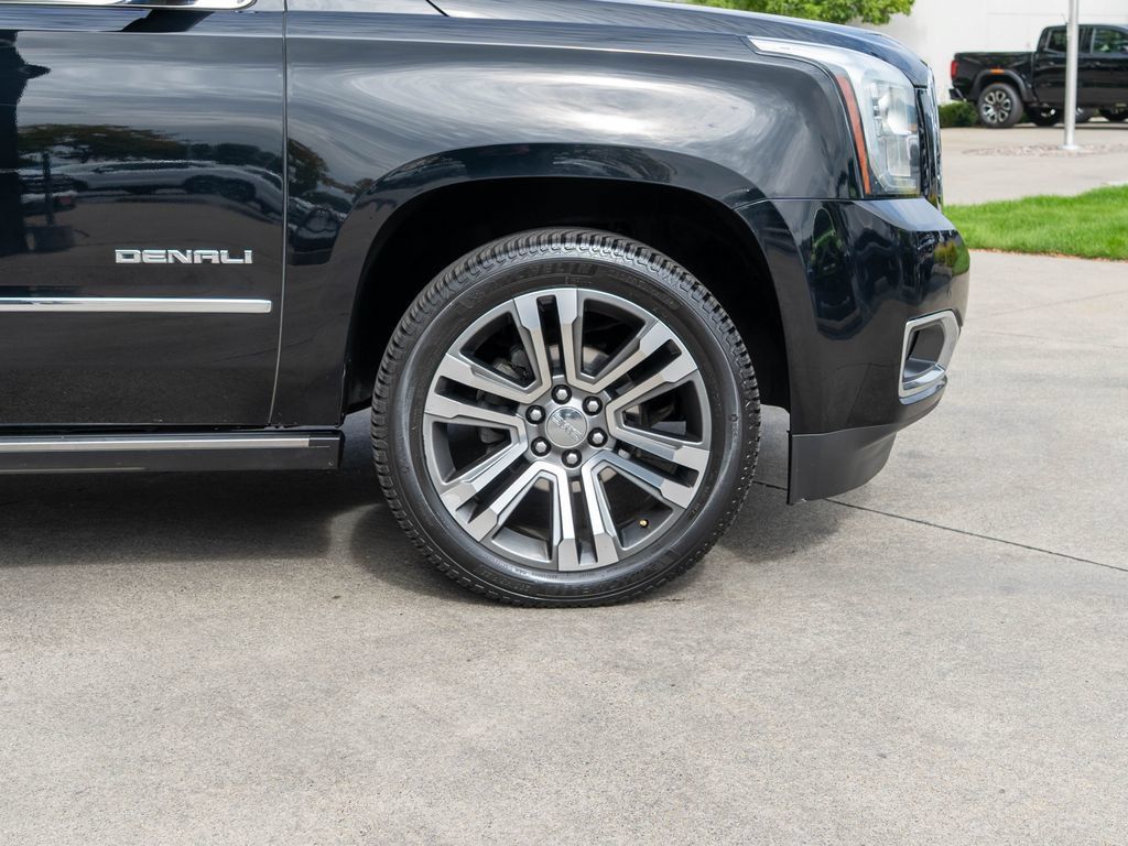 Used 2018 GMC Yukon Denali w/ Denali Ultimate Black Edition AWD/4WD image 42