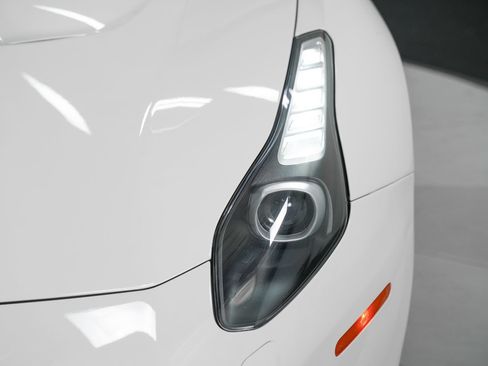 Used 2016 Ferrari California T RWD image 14