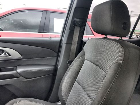 Used 2023 Chevrolet Traverse LT image 23