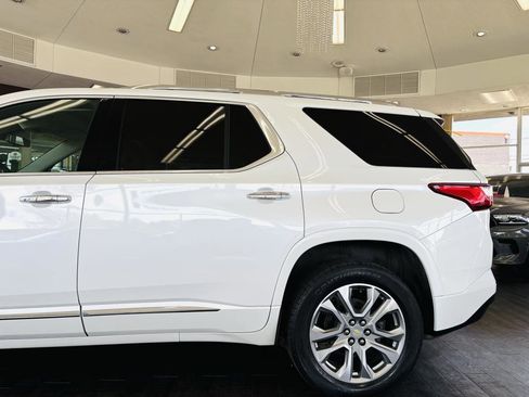 Used 2020 Chevrolet Traverse Premier FWD image 9