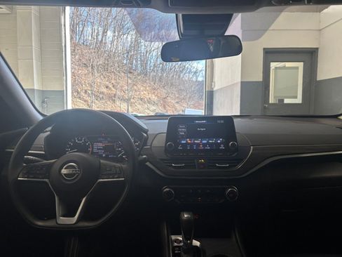 Used 2025 Nissan Altima 2.5 SV image 35