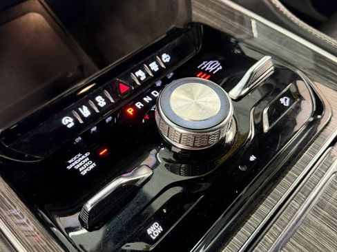 Used 2022 Jeep Wagoneer Series III AWD/4WD image 27