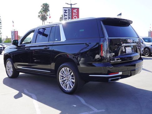 Used 2026 Cadillac Escalade ESV Luxury RWD image 5