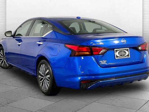 Used 2025 Nissan Altima 2.5 SV FWD image 11