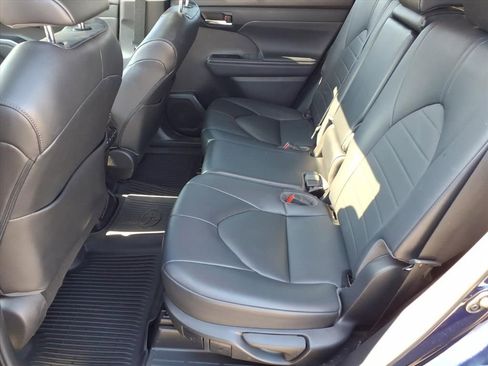 Used 2022 Toyota Highlander XLE image 13