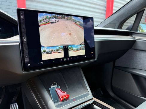 Used 2023 Tesla Model X AWD/4WD image 23
