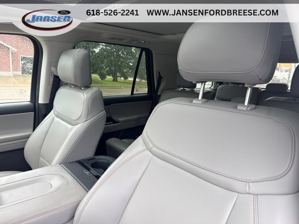 Used 2025 Ford Expedition Active AWD/4WD image 12