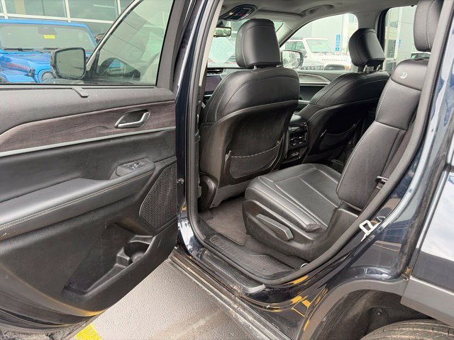 Used 2023 Jeep Grand Cherokee L Limited w/ Luxury Tech Group II AWD/4WD image 5