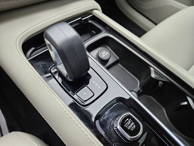 Certified 2025 Volvo XC90 T8 Plus w/ Protection Package Premier AWD/4WD image 29