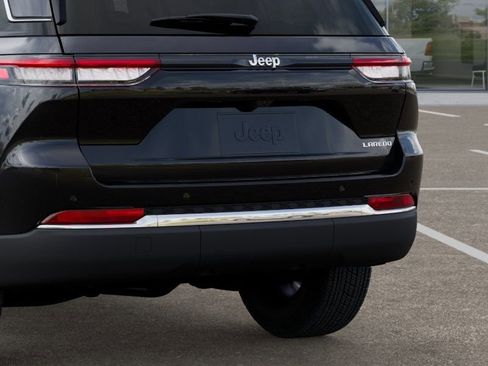 New 2025 Jeep Grand Cherokee Laredo X w/ Trailer Tow Package image 15