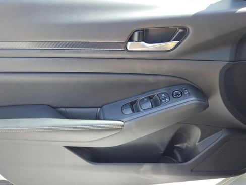 Used 2025 Nissan Altima 2.5 SV image 25