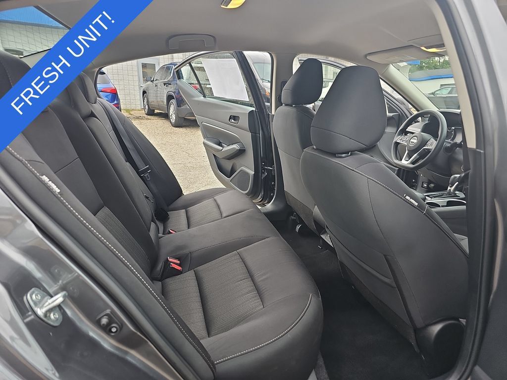 Used 2024 Nissan Altima 2.5 SV FWD image 11