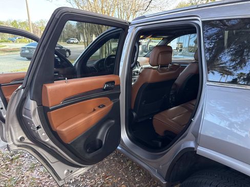 Used 2021 Jeep Grand Cherokee Overland image 14